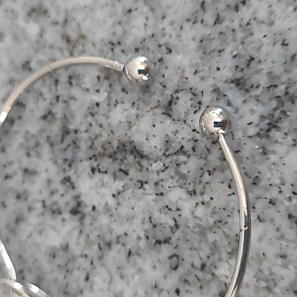 Silver "Love Knot" Wire Bracelet - Picture 4 of 6